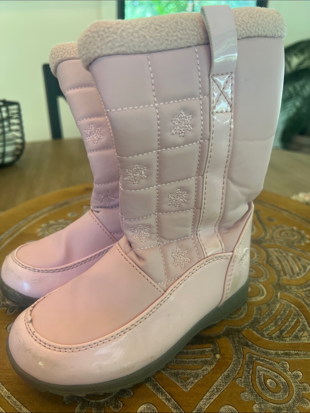 Totes size 11. Girls' Pink Winter Snow Boots - zippered. Few scuffs.